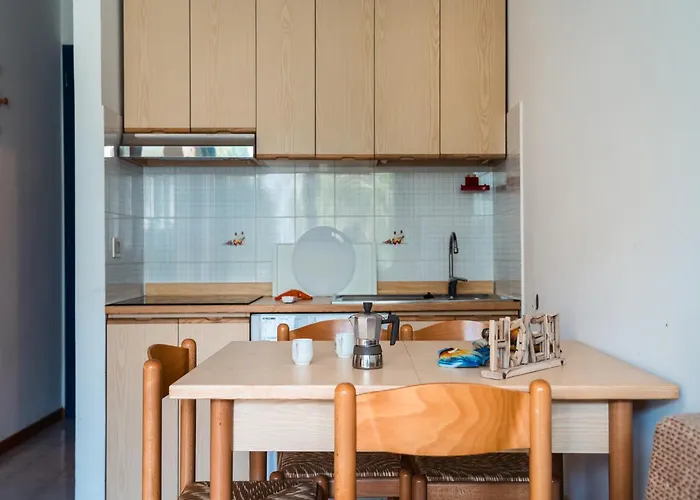 Cozy With Sunny Terrace In Daire *