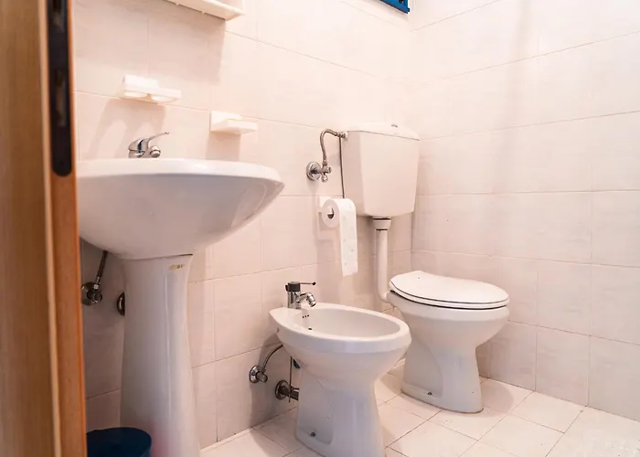 Cozy With Sunny Terrace In Daire *