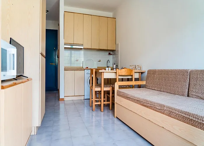 Cozy With Sunny Terrace In Daire