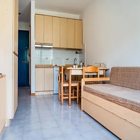 Cozy With Sunny Terrace In Apartamento